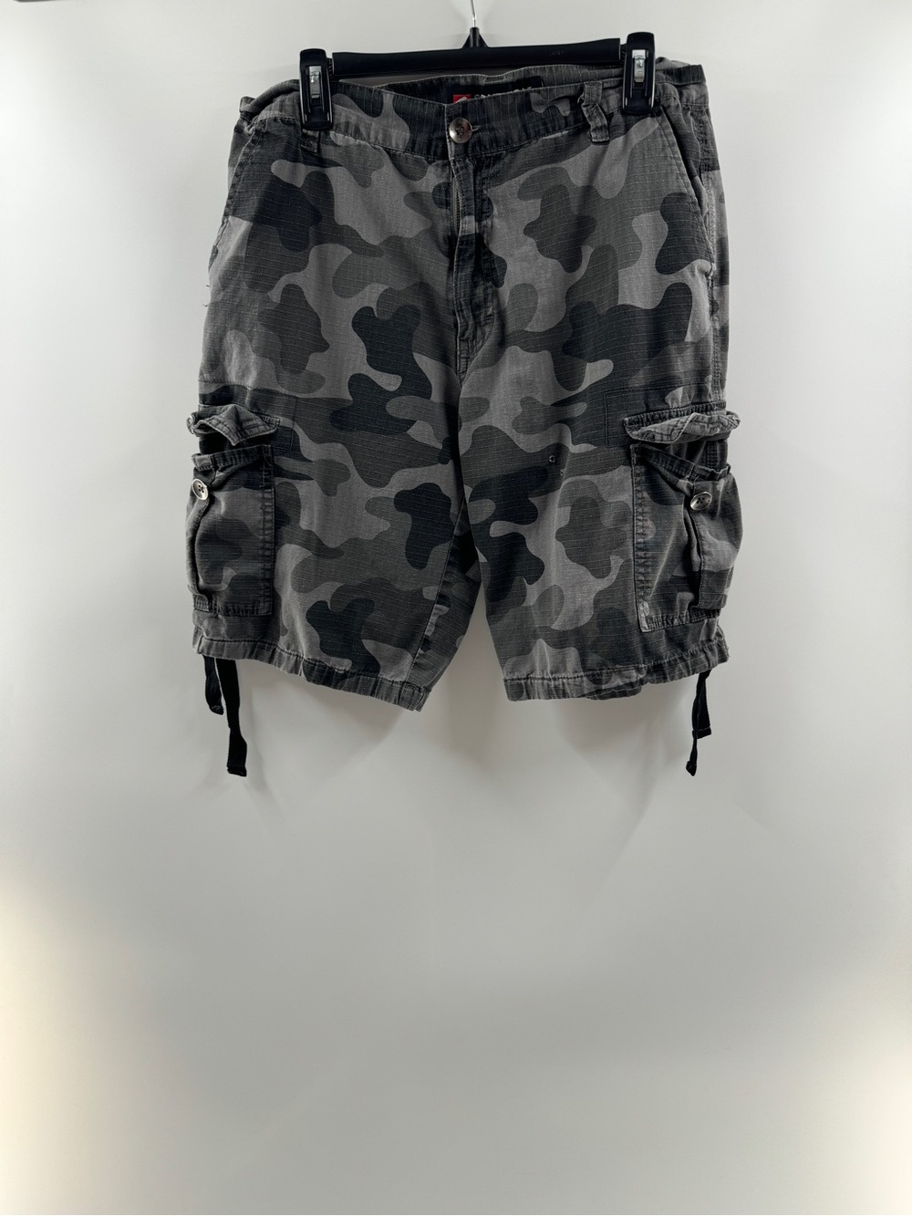 Vintage Y2K Southpole Camo Cargo Shorts Men's Size 34 Baggy Gray Black